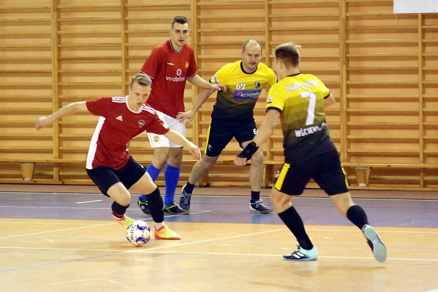 Futsal: Darpol Kaczory zwyciężył w Turnieju Niepodległości 2018, który odbył się w hali pilskiej PWSZ. Zobaczcie zdjęcia