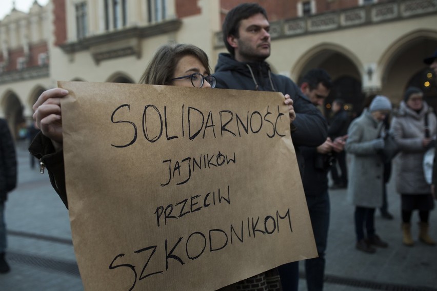 Czarny Protest - kobiety przeciwko wypowiedzeniu konwencji antyprzemocowej [ZDJĘCIA, WIDEO]