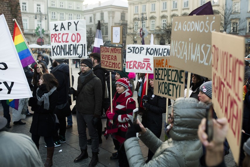 Czarny Protest - kobiety przeciwko wypowiedzeniu konwencji antyprzemocowej [ZDJĘCIA, WIDEO]