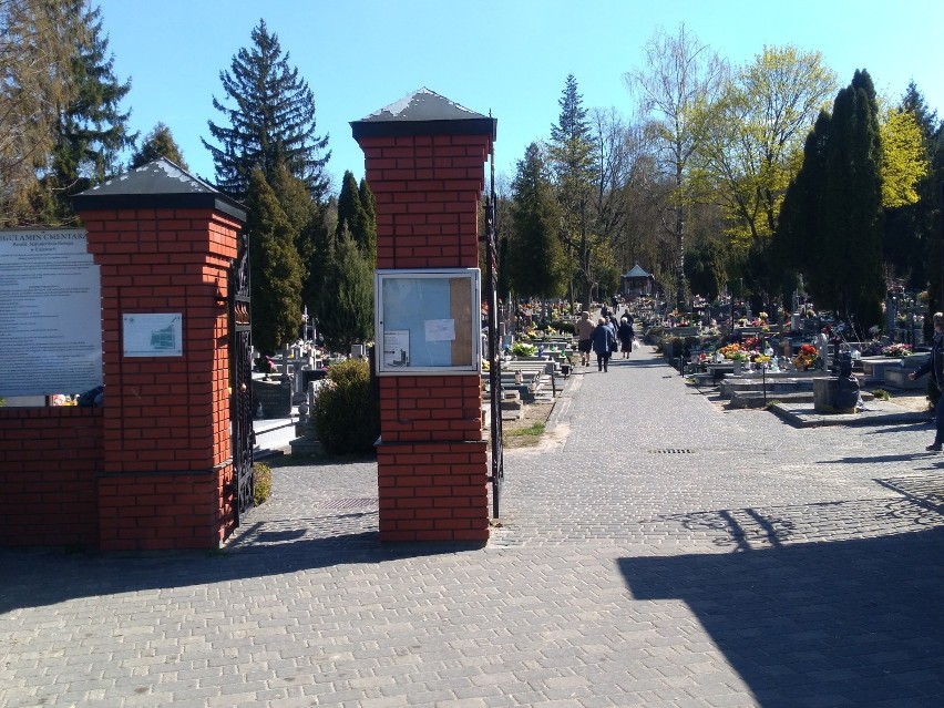 Cmentarze otwarte na święta