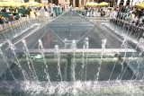 Kraków: fontanna na Rynku Głównym znów działa! [ZDJĘCIA, VIDEO]