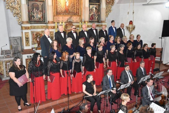 Jubileuszowy koncert chóru Cantate Deo odbył się w kościele pw. Michała Archanioła. Wystąpił również chór Za Tobą oraz Kameralna Orkiestra Filharmoników z Zielonej Góry.