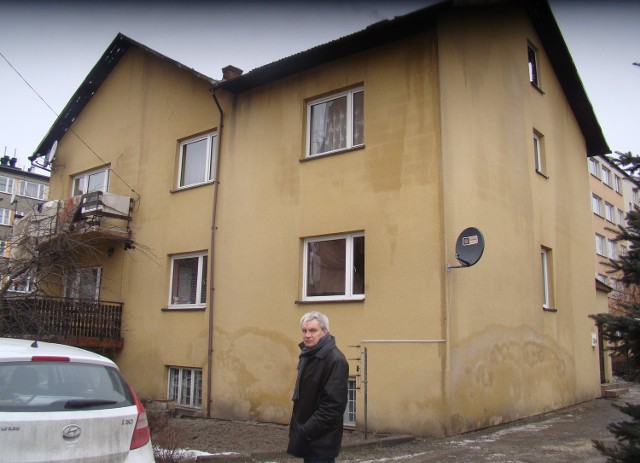 Cały dach spłonął doszczętnie. Leszek Szmytkowski w poniedziałek nie był w stanie ocenić, jakie straty spowodował pożar