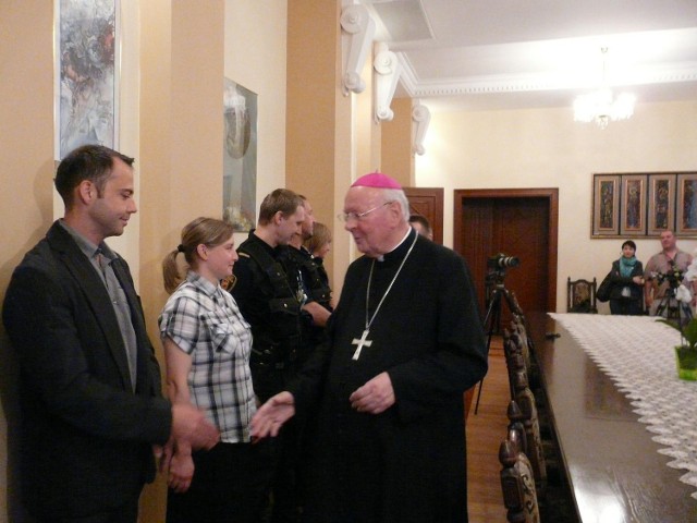 Strażnicy biegnący do Ustrzyk spotkali się w poniedziałek z arcybiskupem łódzkim Władysławem Ziółkiem.