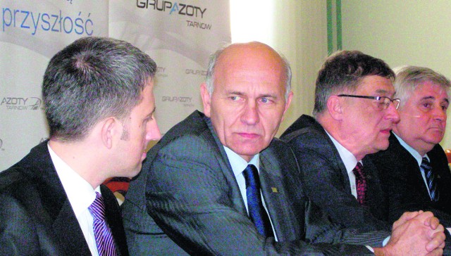 Prezes Azotów Jerzy Marciniak, jego zastępca Andrzej Skolmowski oraz Witold Szczypiński pokierują spółką przez kolejne 3 lata