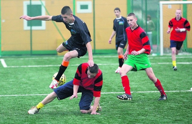 Romskie Czarne Koszule coraz lepiej radzą sobie na piłkarskich boiskach i w szkole