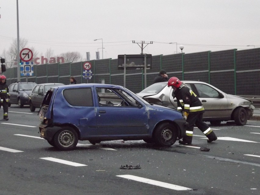 Mikołów: Wypadek na wiślance. Są ranni [ZDJĘCIA]