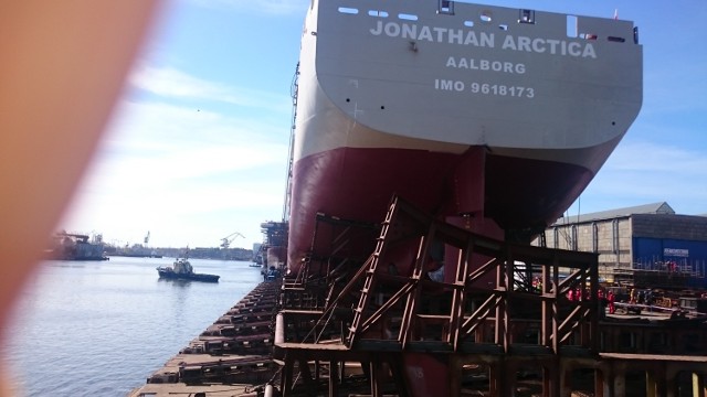 Wodowanie statku w stoczni Remontowa Shipbuilding (22.04.2015)