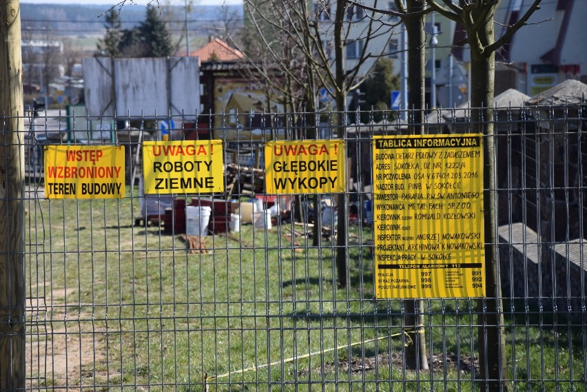 Przy kościele św. Antoniego trwa budowa ołtarza polowego. Posłuży na większe uroczystości z pielgrzymami (zdjęcia)