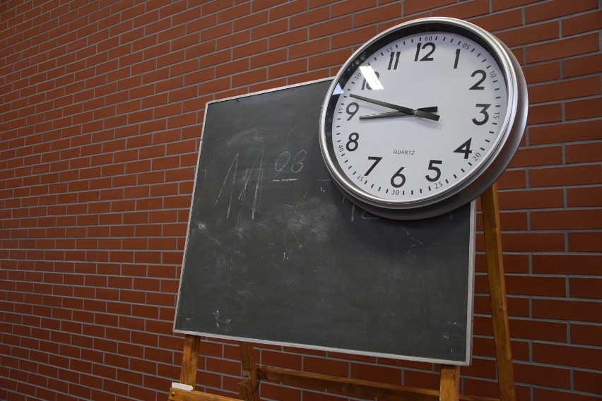 Ten zegar odmierzał czas uczniom Szkoły Podstawowej nr 1 w...