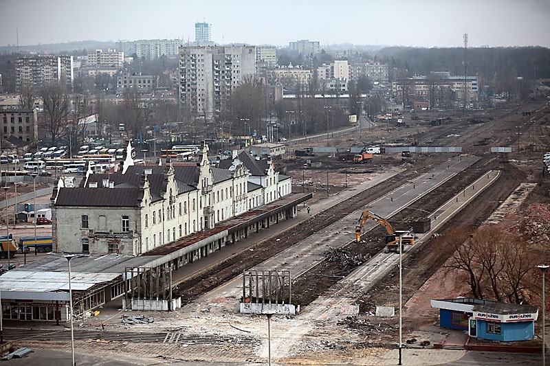 Znikają stare perony na Dworcu Fabrycznym [ZDJĘCIA+FILM]