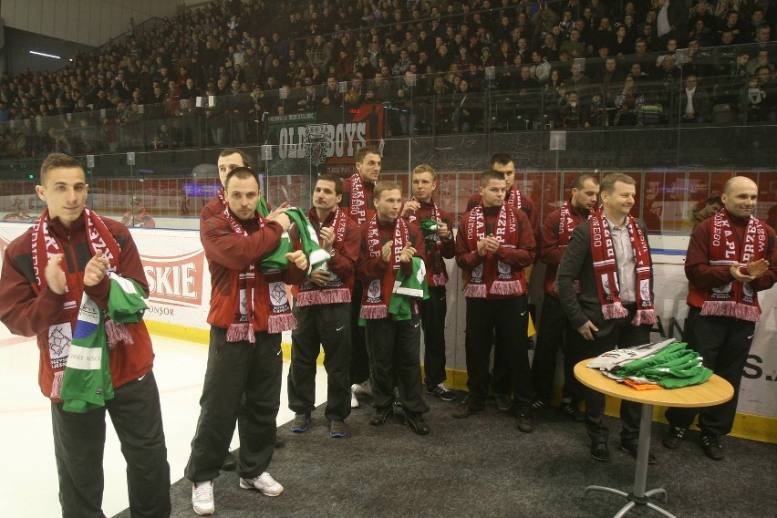 Piłkarze GKS Tychy zaprezentowali się... na lodowisku [ZDJĘCIA]