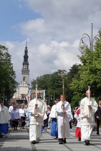 Boże Ciało w Częstochowie: Procesja przeszła Aleją NMP [ZDJĘCIA]