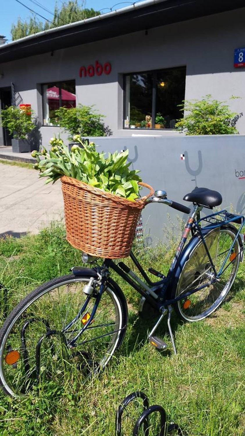 Nabo Cafe. Po sąsiedzku i przyjaźnie dla rowerów

ul. Zakręt...