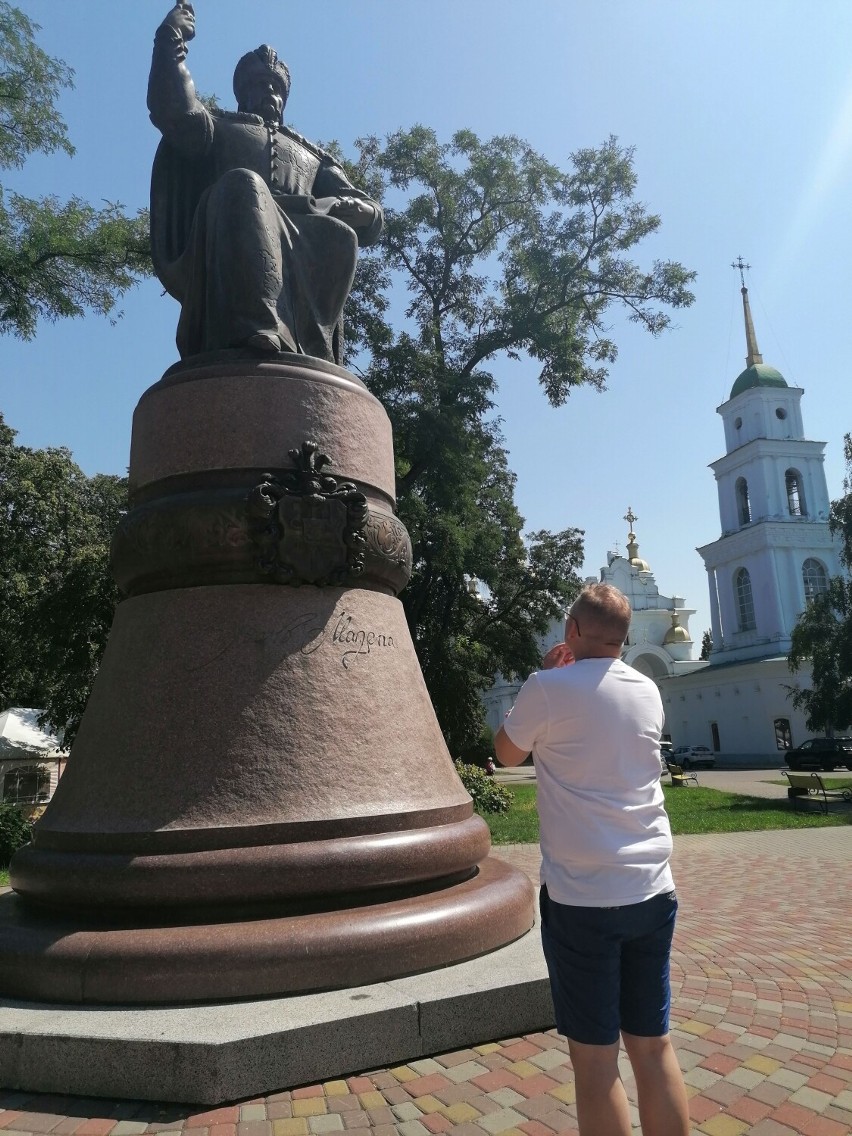 Przy pomniku hetmana kozackiego Iwana Mazepy