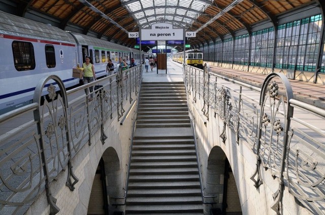 Obecnie pasażerowie podróżujący na trasie ze Szczecina do Przemyśl mogą korzystać z 63 nowych wagonów z I puli modernizacji. Trwa remont kolejnych 150,które zasilą pociągi na tej trasie.