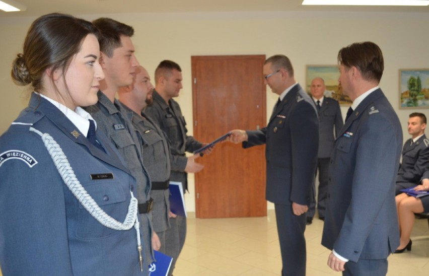 Malbork. Funkcjonariusze Służby Więziennej z odznaczeniami i awansami z okazji swojego święta