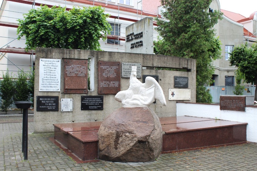 57-latek nasikał na pomnik Bohaterów Bitwy nad Bzurą. W...