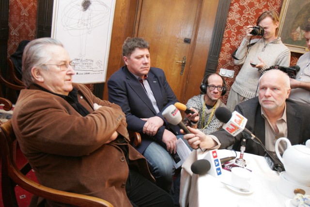 Kazimierz Kutz i Robert Talarczyk w czasie spotkania przed premierą "Piątej strony świata"