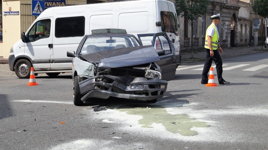 Wypadek w Bydgoszczy z udziałem taksówki [zdjęcia, wideo]