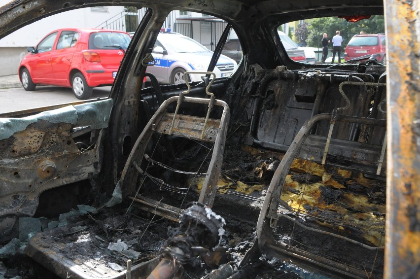 Ul. Tymiankowa: Pożar pięciu samochodów