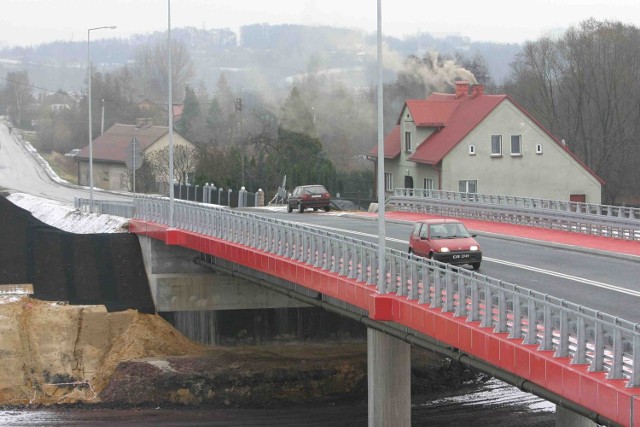 Most na ul. 1 Maja został oddany do użytku. Nie wiadomo jednak, co będzie z przeprawą na granicy Mszany i Połomi