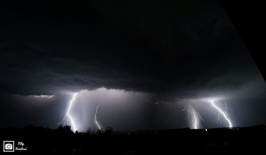 Fascynujące zdjęcia burzy, która przeszła nad Podkarpaciem uchwycone przez Internautę [GALERIA]