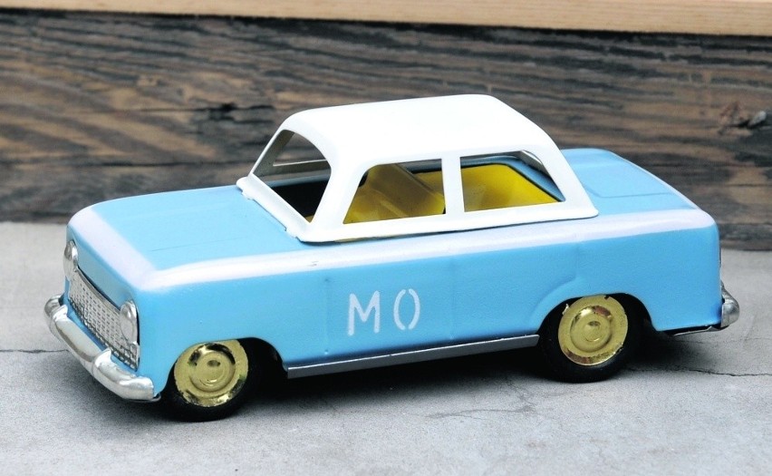 Model samochodu MO z lat 70. Ten na zdjęciu jest fabrycznie...
