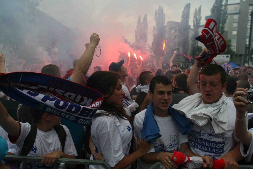 Bielsko-Biała świętuje awans Podbeskidzia do ekstraklasy [ZDJĘCIA I WIDEO]