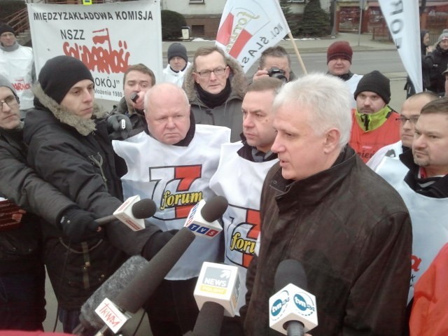 Strajk w Hucie Pokój - Dominik Kolorz przed hutą spotkał się...