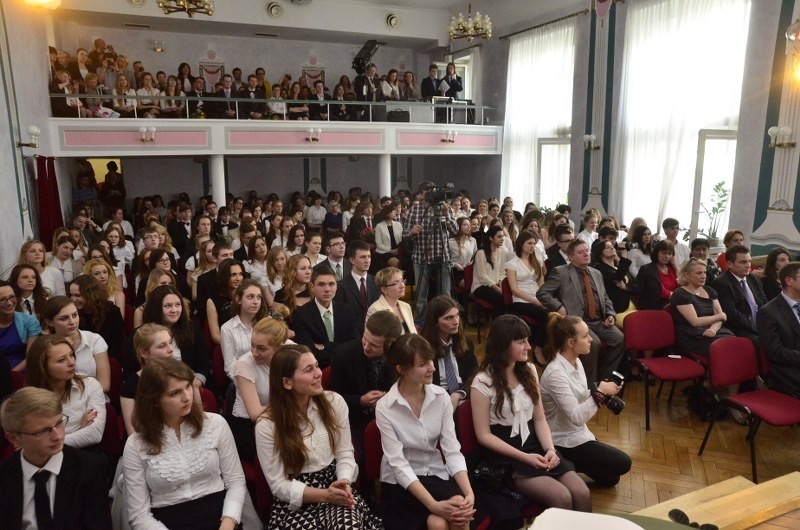 Zakończenie roku szkolnego klas maturalnych w II LO w...