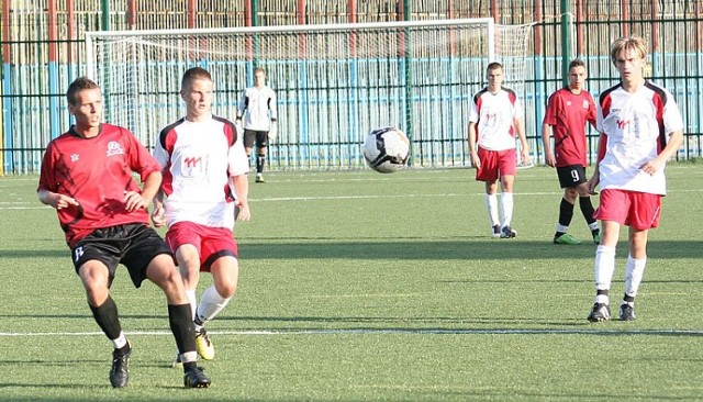 w meczu juniorów starszych w zespole Lidera (czerwone koszulki) zagrało 7. zawodników z podstawowego składu seniorów z ostatniego meczu