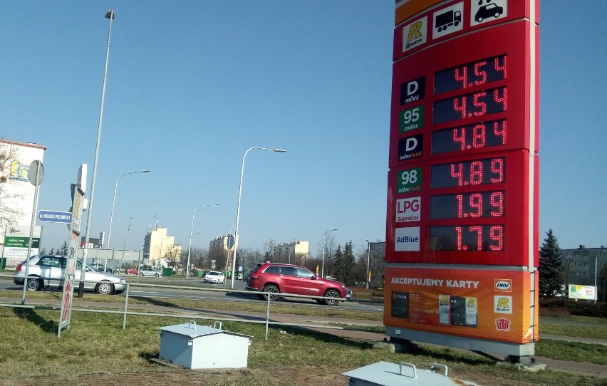 Niższe ceny paliw na stacjach benzynowych w Kaliszu. Do...