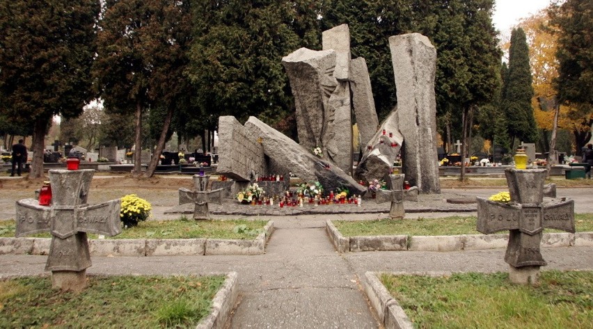 Cmentarz przy Unickiej: Przygotowania do Wszystkich Świętych