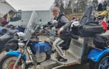 Sądecczyzna. Motocykliści rozpoczęli sezon 2022. Nie zapomnieli o walczącej Ukrainie, w szczególny sposób ozdobili swoje pojazdy [ZDJĘCIA]