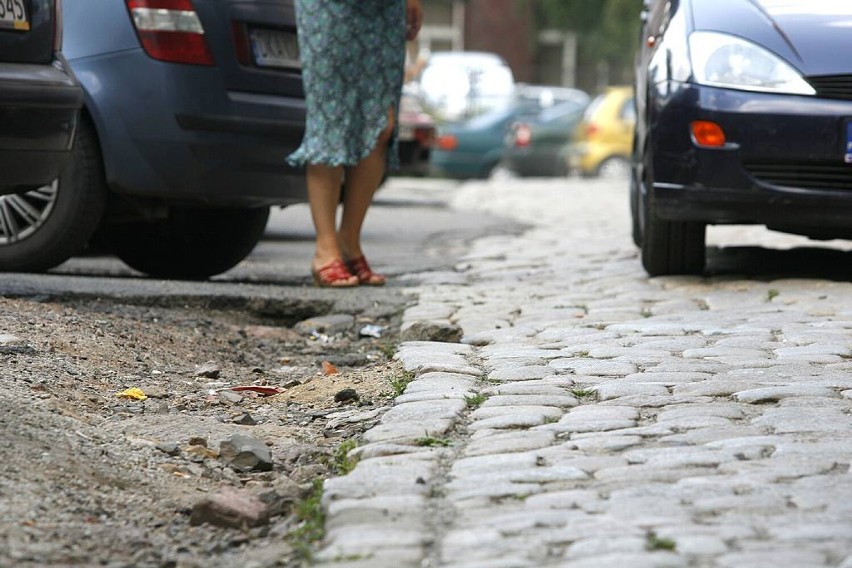 Tak 10 lat temu wyburzano ul. Rycerską w Wałbrzychu i rodził się nowy plac - zobacz archiwalne zdjęcia