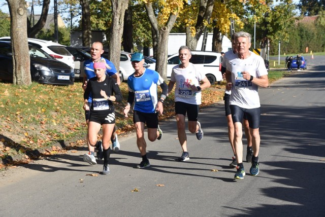 Październikowa aura była łaskawa dla 250 biegaczek i biegaczy. Wszyscy z zadowoleniem rywalizowali w niedzielę na trasie Janczewskiej Dziesiątki.