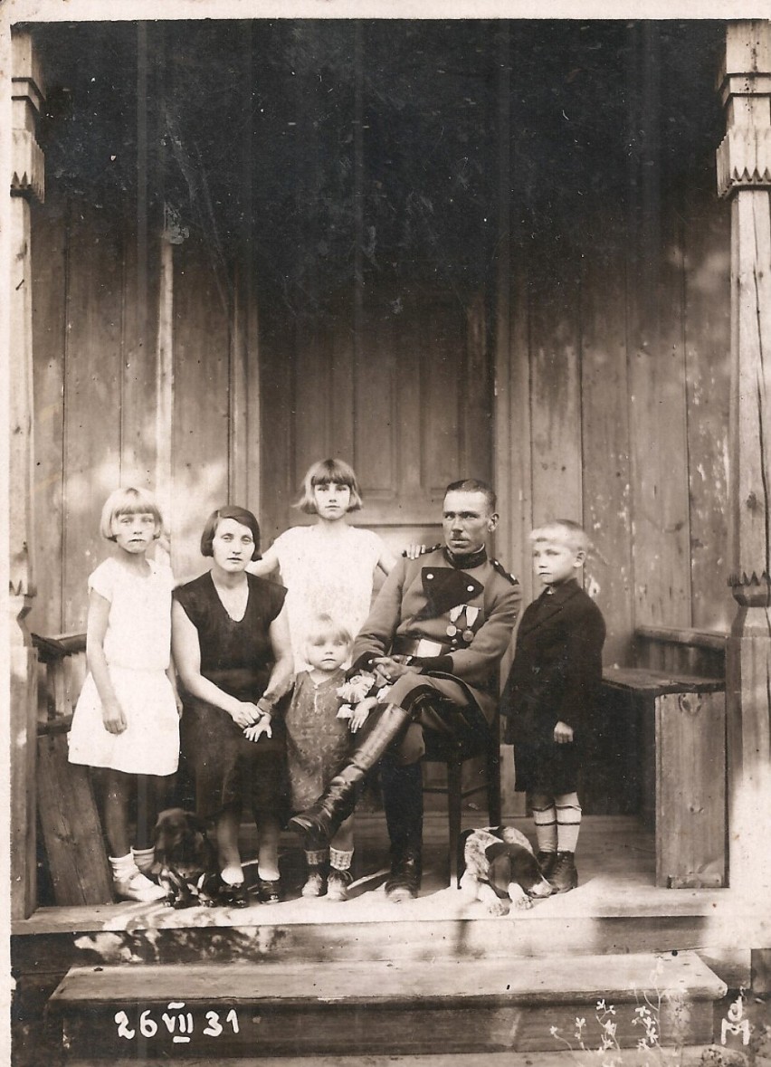 Spała 26 lipca 1931 roku. Leonard Poborc z żoną i dziećmi....