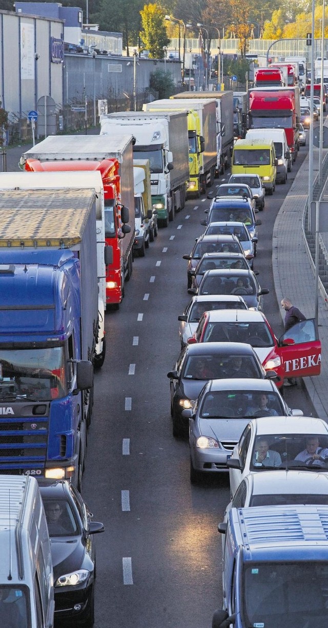 W godzinach szczytu w centrum stolicy Wielkopolski nie będzie ciężarówek 