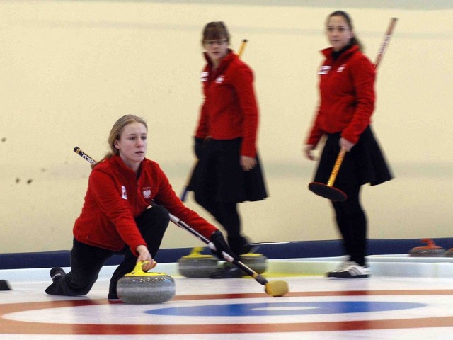 Reprezentacja Polski dziewcząt w curlingu podczas wczorajszego treningu w Bielsku