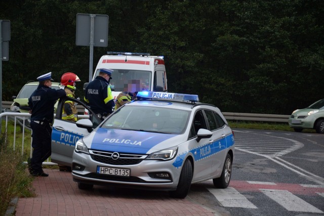 W Piasecznie doszło do kolizji dwóch osobówek. 2-miesięczne dziecko trafiło do szpitala na obserwację