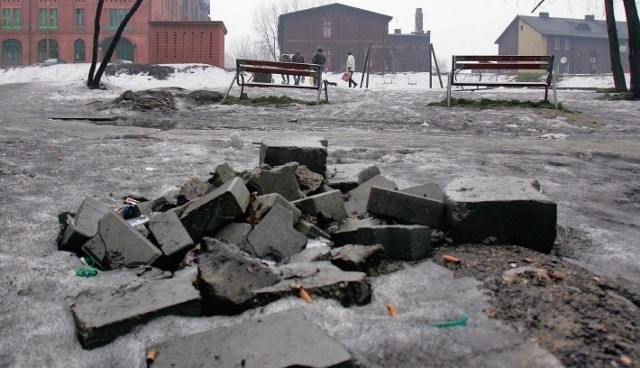 Ruda Śląska, Nowy Bytom - sterty śmieci i gruzu na tzw. Kaufhauzie