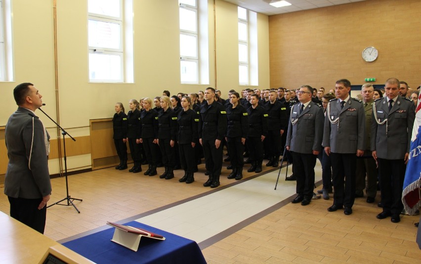 Policja w Gnieźnie ma trzech nowych funkcjonariuszy