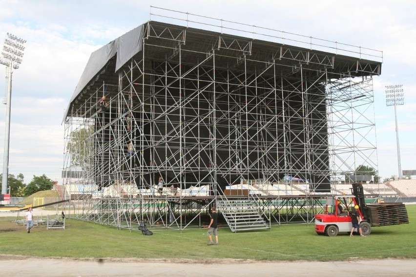 Na stadionie w Rybniku stanęła scena dla Gunsów