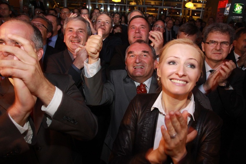 Wyniki wyborów 2011: PO wygrywa na Śląsku. Radość w sztabie [ZDJĘCIA]