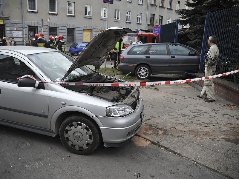 Łódź: wypadek na Tuwima. Ranne 2 osoby [ZDJĘCIA]