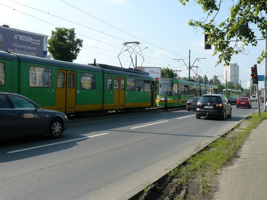 MPK: Sznur tramwajów po chwilowej przerwie w ruchu na Rondzie Rataje