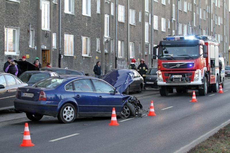 Wrocław: pijany w sztok kierowca passata staranował cztery auta