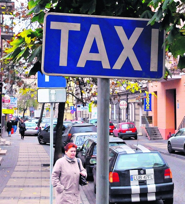 Na ul. Peowiaków jest sześć miejsc postojowych dla taksówek