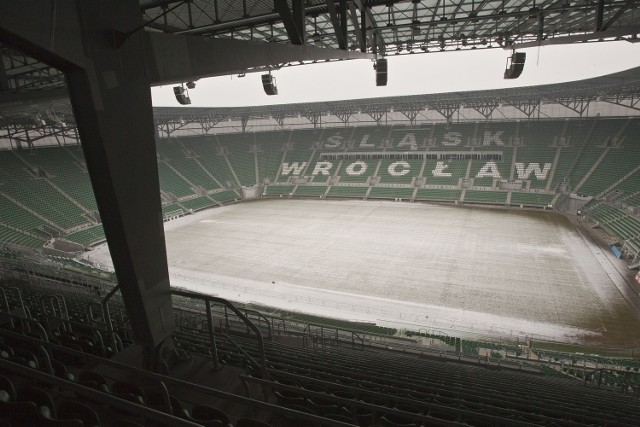 Stadion Miejski we Wrocławiu. Spółka zarządzająca obiektem twierdzi, że pod koniec lutego murawa będzie gotowa do rozgrywania meczów Śląska